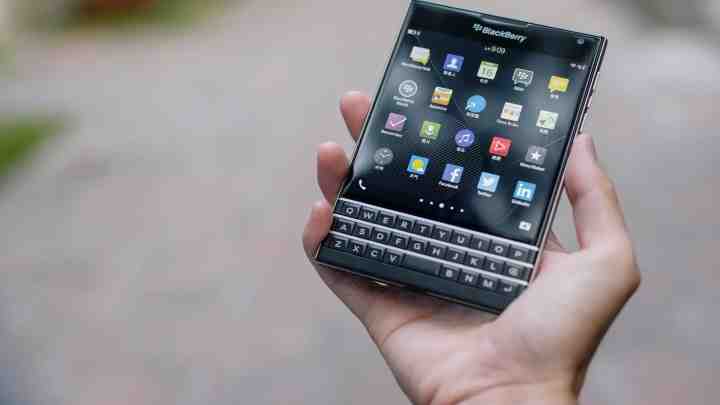 Смартфон BlackBerry Z3 помічений на фото, презентація наступного тижня 