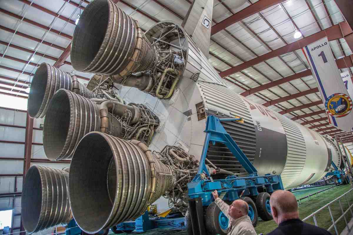 Засновник Amazon підніме з дна Атлантики легендарні двигуни ракети Сатурн-5