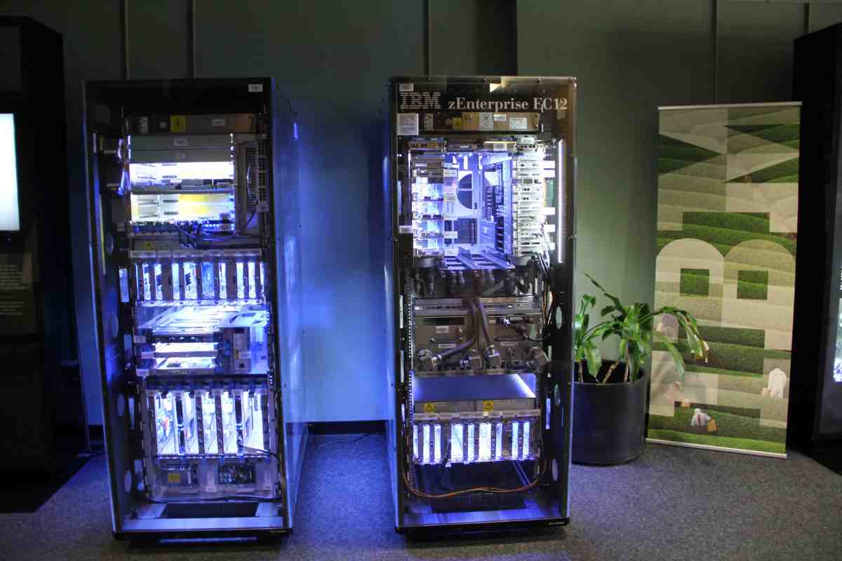 IBM змогла зберегти біт даних з використанням лише 12 атомів