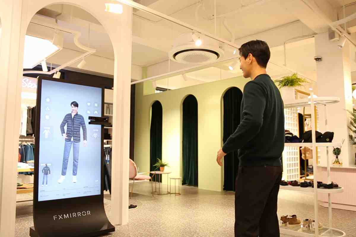    Відео дня: технологічне «дзеркало» Toshiba з функцією віртуальної примірочної