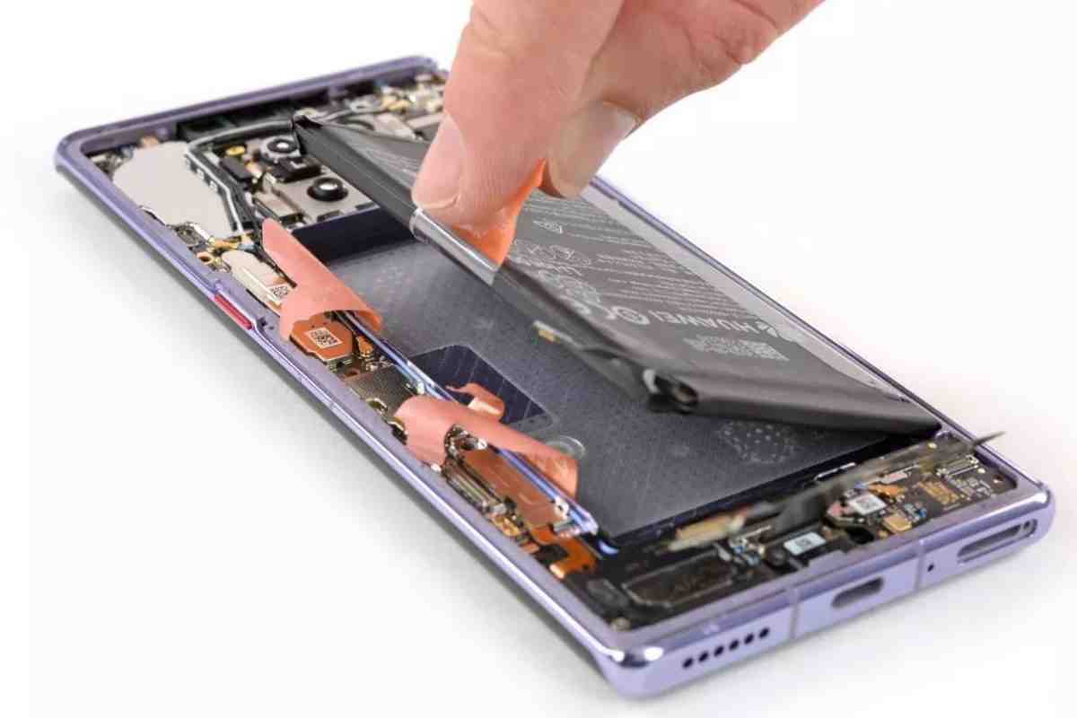 Розтин Huawei Mate 20 Pro: смартфон володіє посередньою ремонтопридатністю