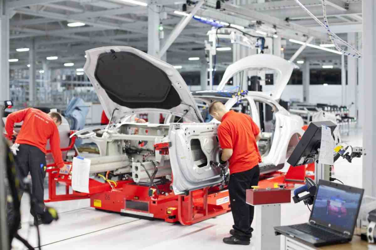 Toyota: про масове виробництво електромобілів говорити рано