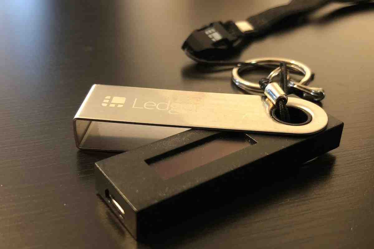 Апаратний криптовалютний гаманець Ledger Nano S - у десятці бестселерів Amazon