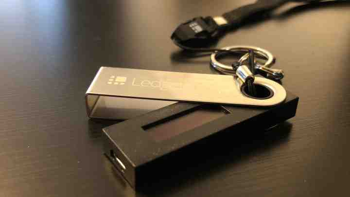 Апаратний криптовалютний гаманець Ledger Nano S - у десятці бестселерів Amazon