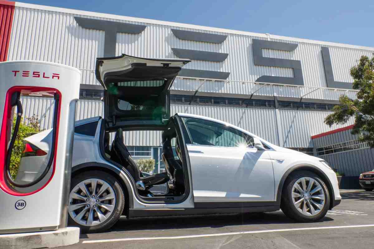 Tesla - № 1 у класі люкс: статистика продажів електрокара Model S в Європі