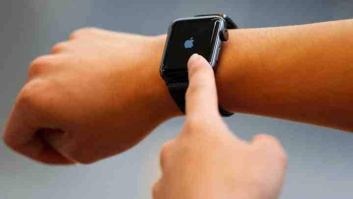 Через проблеми з OLED-дисплеями план випуску Apple Watch скорочено вдвічі