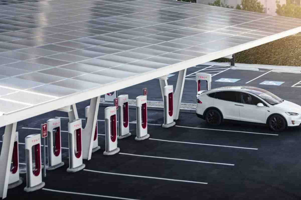 Tesla протестує електричну самоврядну вантажівку в Неваді