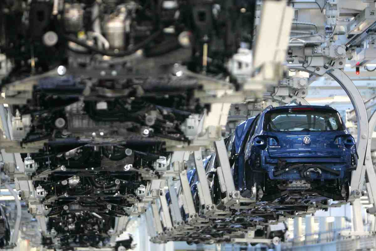 Daimler підозрюють у продажу понад мільйона автомобілів з перевищенням норм щодо викидів "