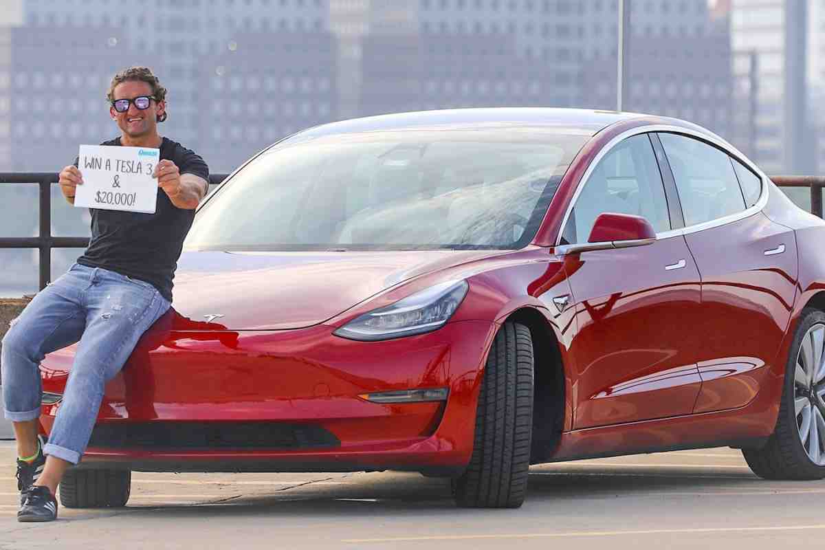 Tesla припинить продажі електромобіля Model S початкового рівня