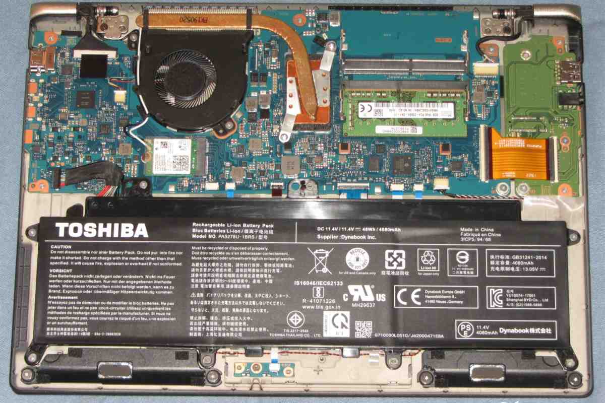 Інтерес до купівлі частки у виробництві чіпів пам'яті Toshiba проявляють п'ять компаній "