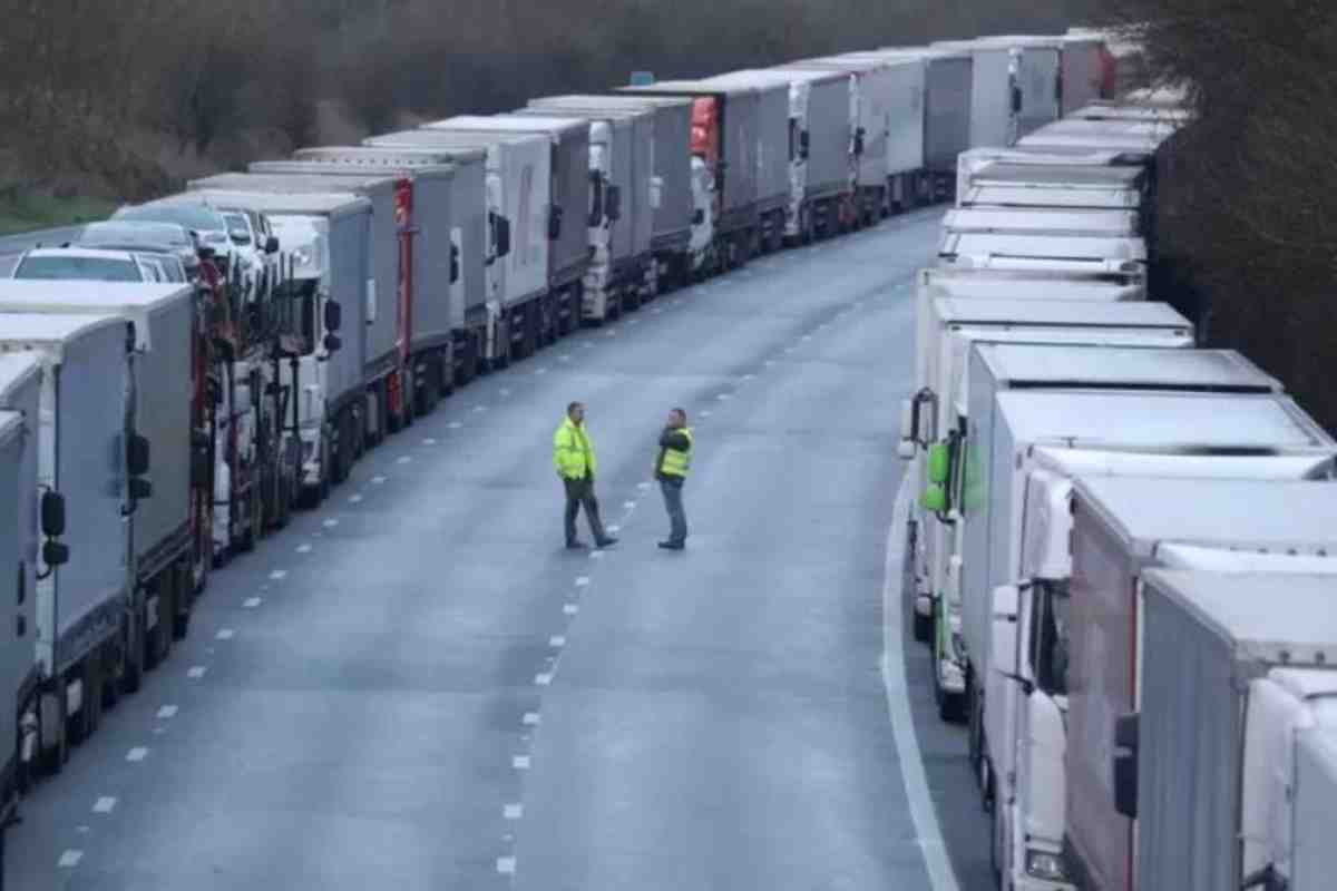 У Нідерландах викрали на півмільйона євро iPhone з рухомої вантажівки
