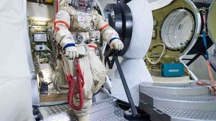 На МКС випробують руку-маніпулятор майбутнього вітчизняного «косморобота»