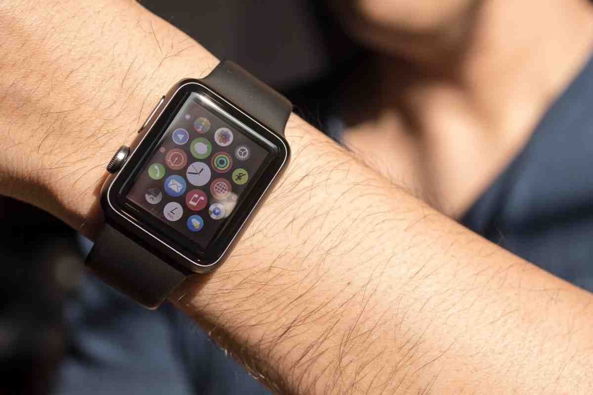 Аналітик: новий годинник Apple Watch підтримуватиме стільниковий зв'язок