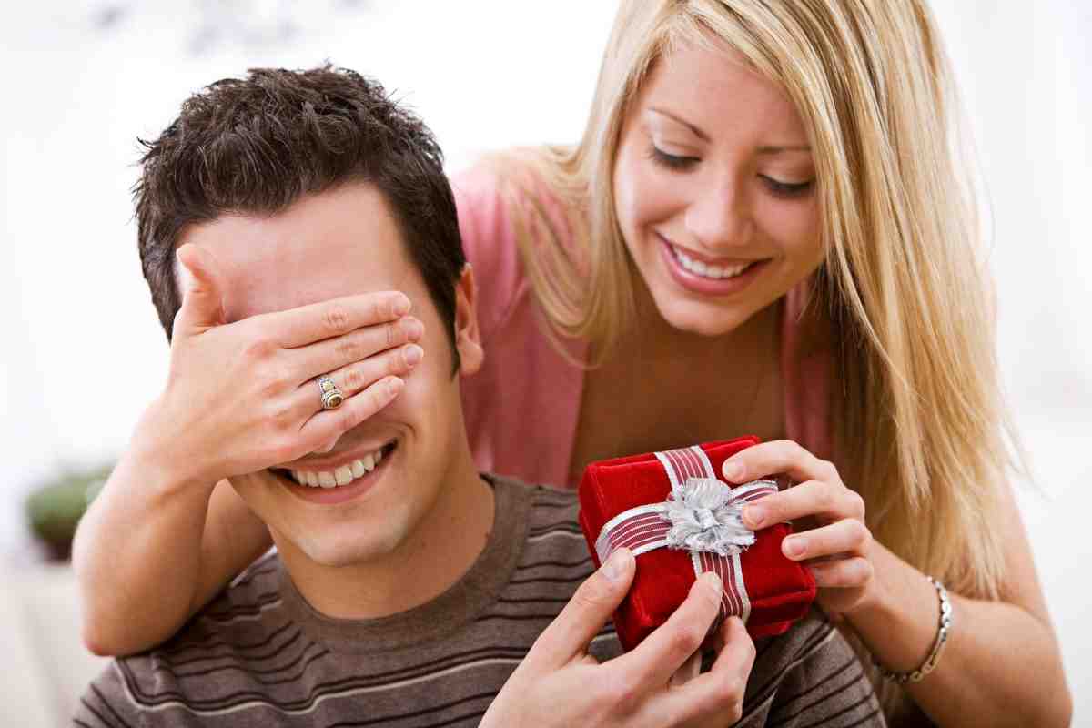 Як розкрутити чоловіка на подарунки? Дієві способи