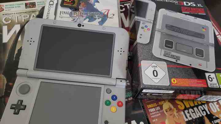 Nintendo представила дві нові версії портативної консолі 3DS