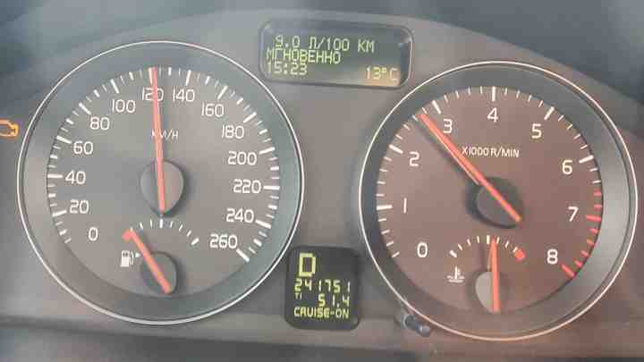 Гібрид Volkswagen Passat GTE витрачає 2 літри бензину на 100 км шляху