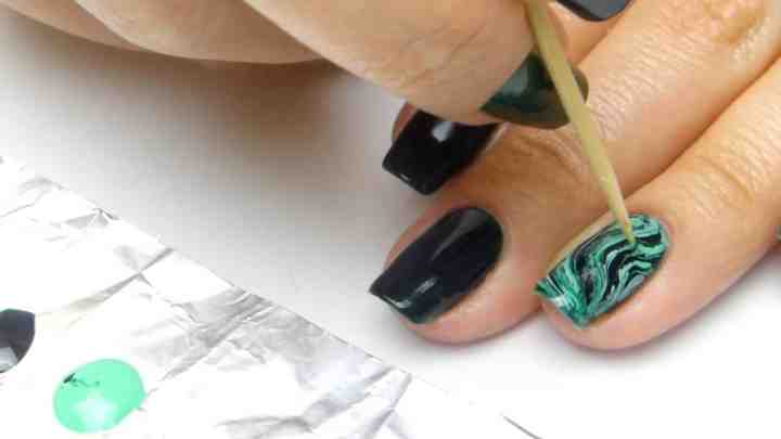 Як зробити малюнок лаком? Основні техніки для дизайну нігтів