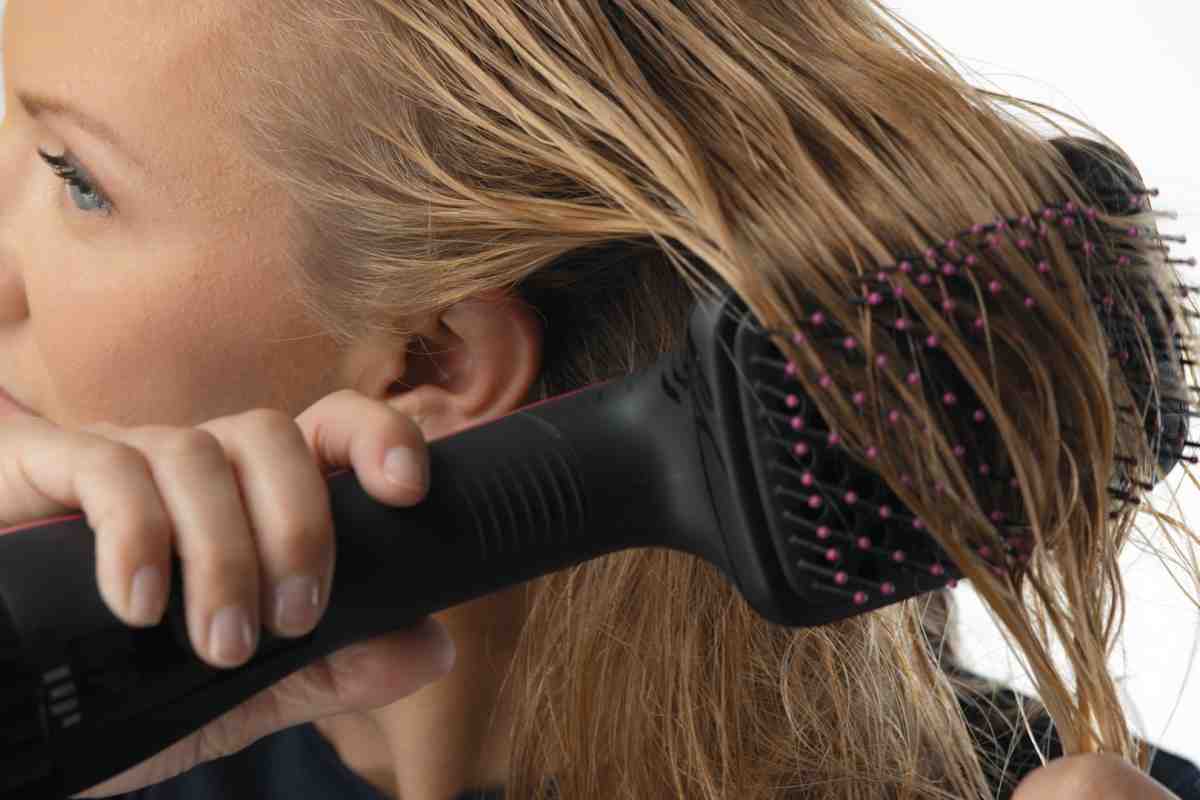 Металеві розчіски для волосся: користь чи шкода