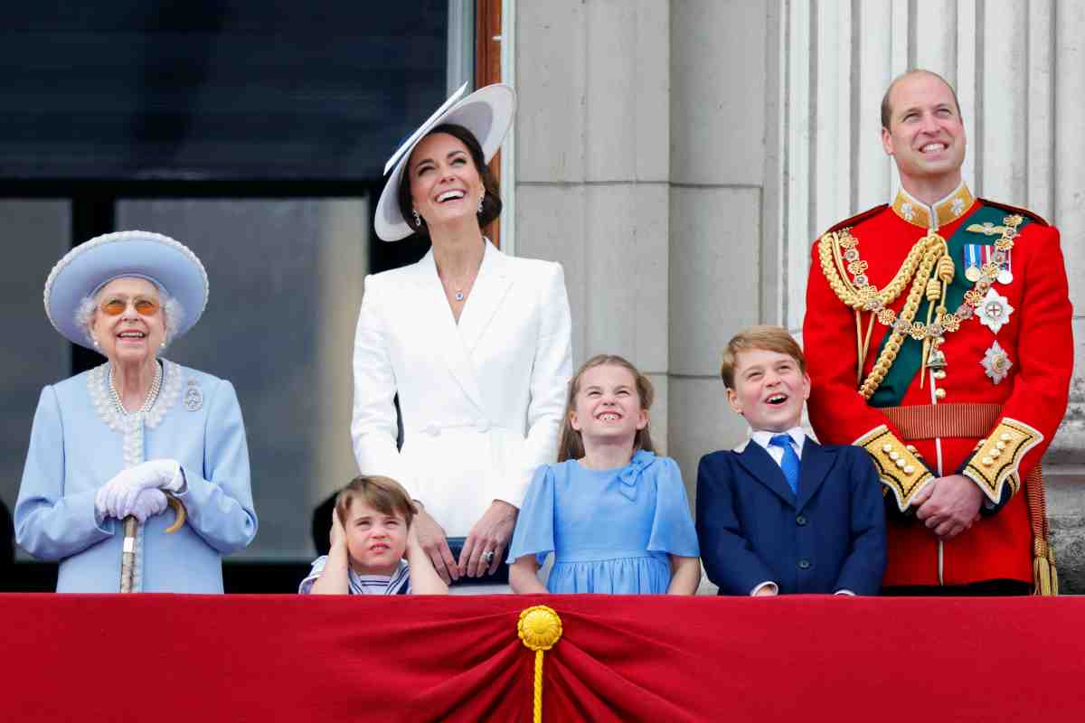 6 незрозумілих речей у житті королівської родини