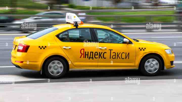«Яндекс.Аліса» навчилася замовляти таксі