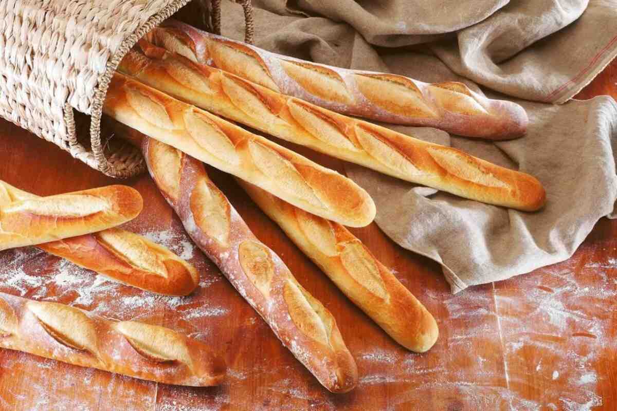 Французький багет - 3 рецепти, як спекти в духовці і в хлібопічці