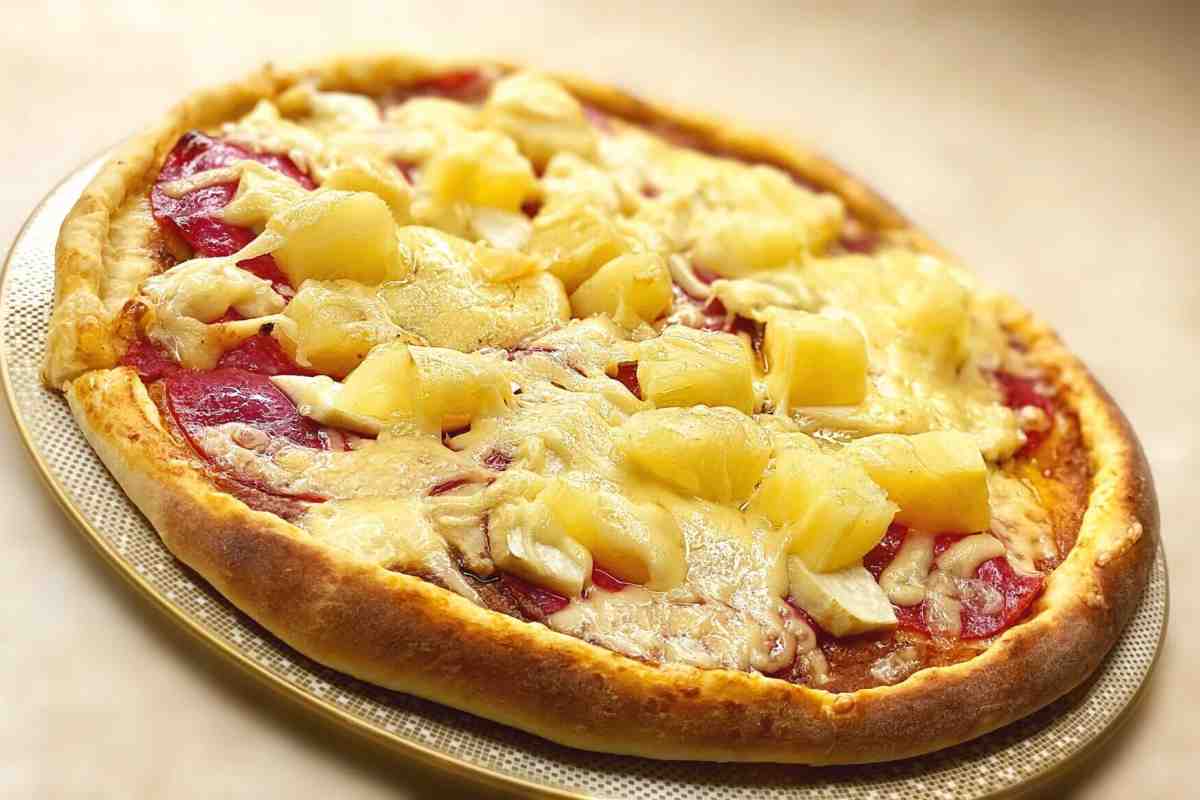 Піца з куркою та ананасами - 5 рецептів домашньої піци по-гавайськи