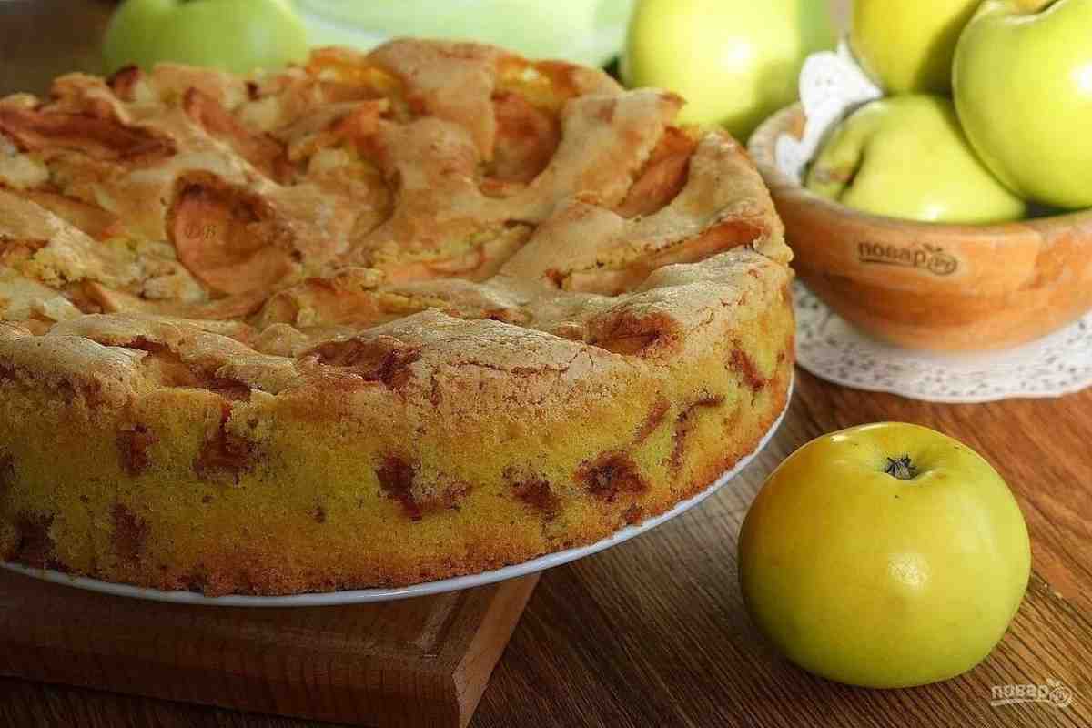 Шарлотка з яблуками і корицею - 8 смачних рецептів приготування