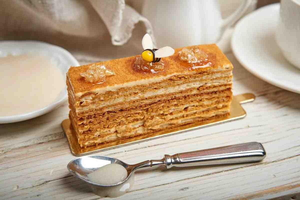 Медовий торт: класичний рецепт на водяній лазні - 3 способи приготування