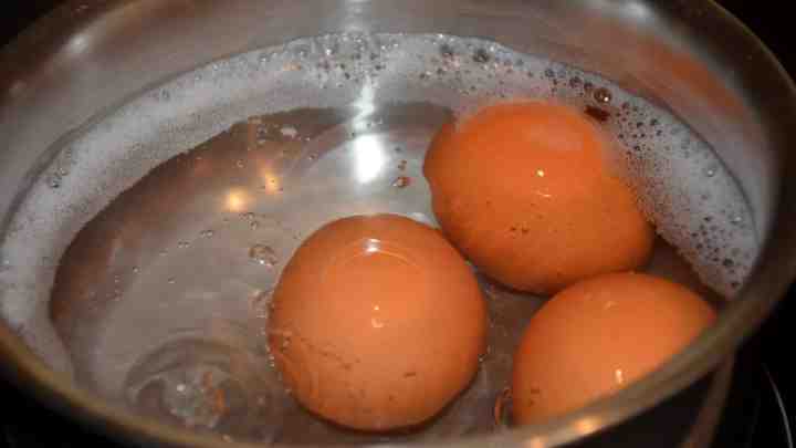 Яйця в мішечок - скільки хвилин варити після закипання