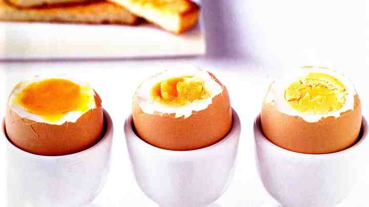 Яйця всмятку: скільки варити і як подавати?