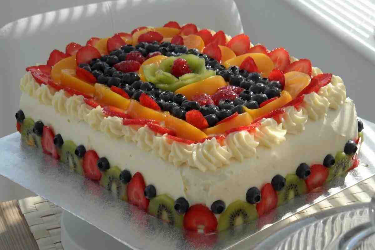 Як прикрасити торт фруктами - 6 варіантів прикраси торта в домашніх умовах