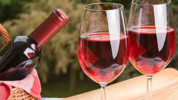 Корисні властивості червоного вина для жінок