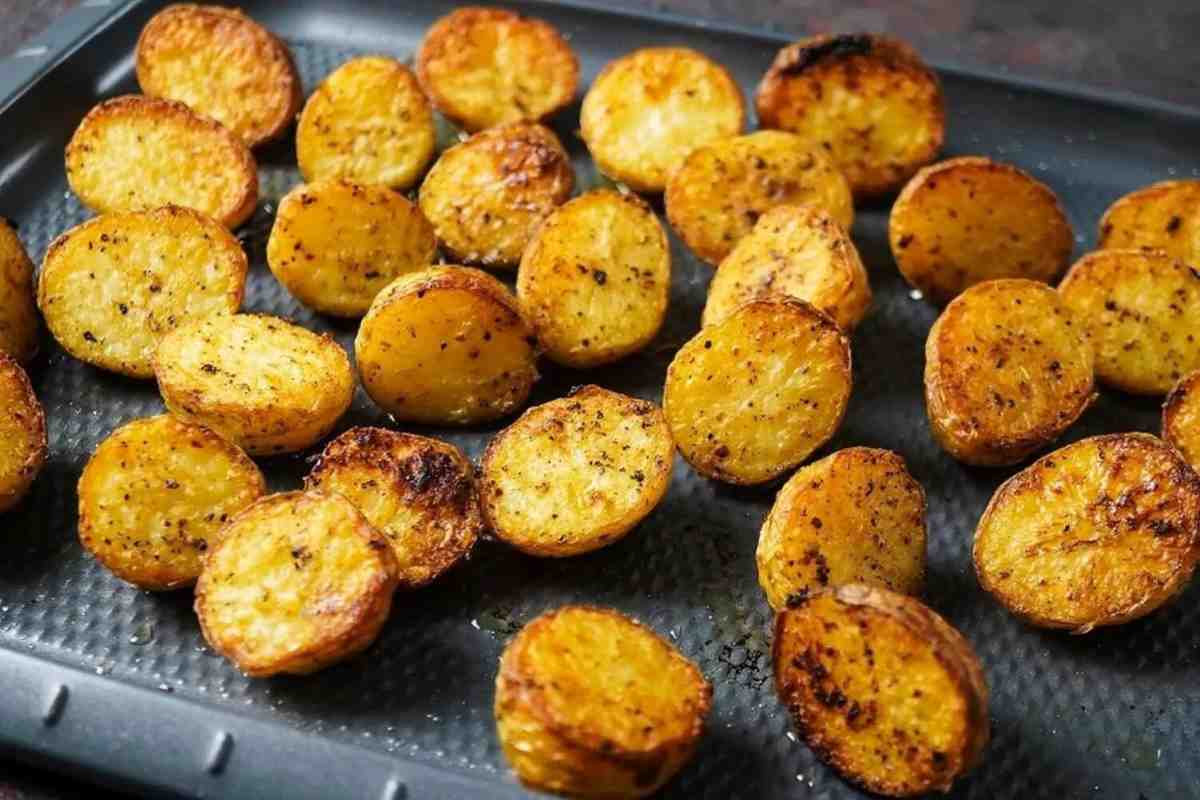 Посмажити картоплю в духовці