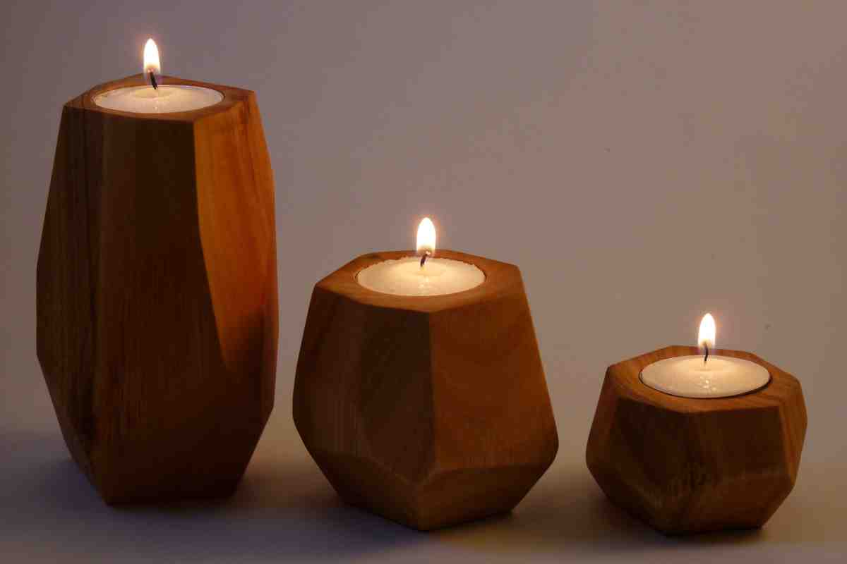 Свічки і підсвічники для вашого будинку