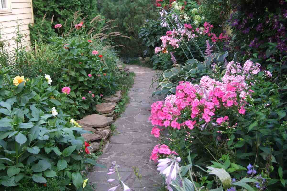 Красивий сад без витрат: 16 секретів