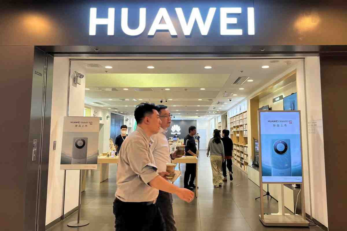 Компанія Huawei почне вирощувати свиней