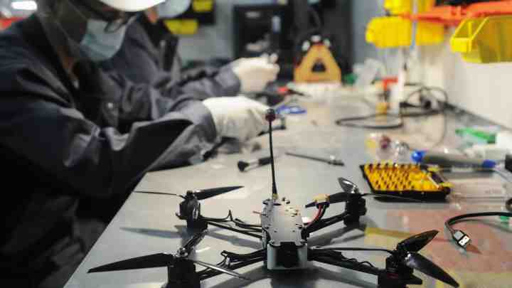 Вчені створили дрон, здатний рахувати полуницю з повітря