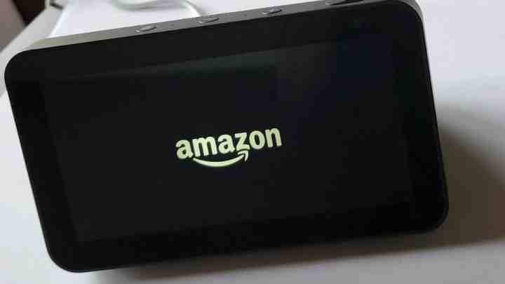 Порівняння між Amazon Echo Show і Lenovo Smart Display